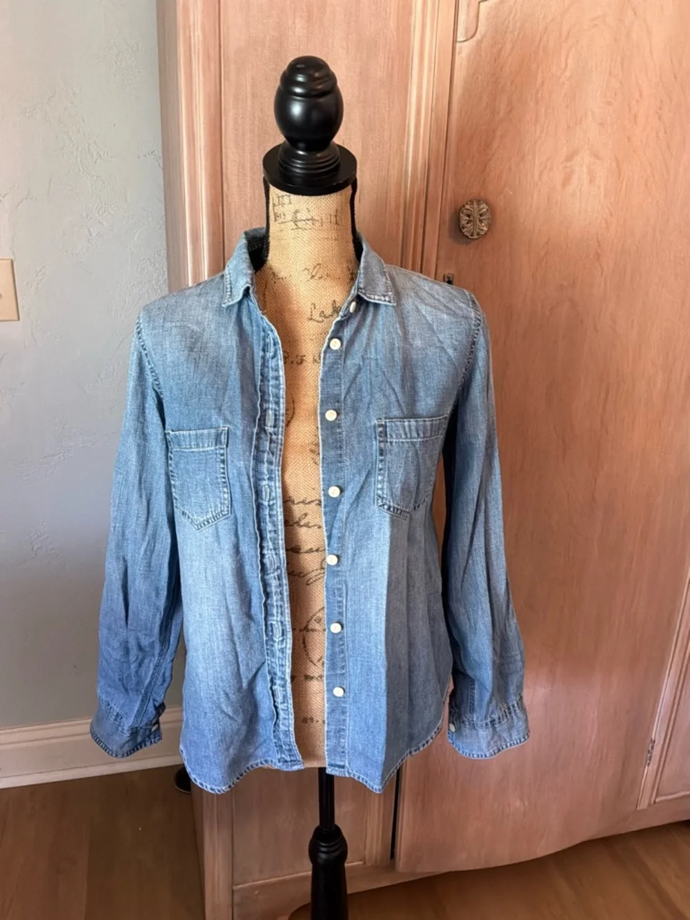 J. Crew Light Blue Denim Button-Up Shirt Size 4 Chambray Western Preppy